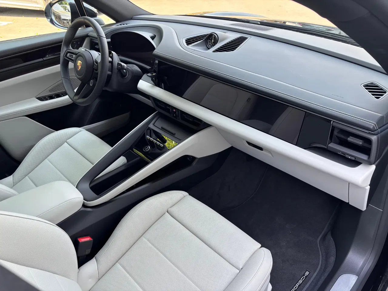 2026 Porsche Macan, 12 000 km, Rumunsko — foto 12 z 25