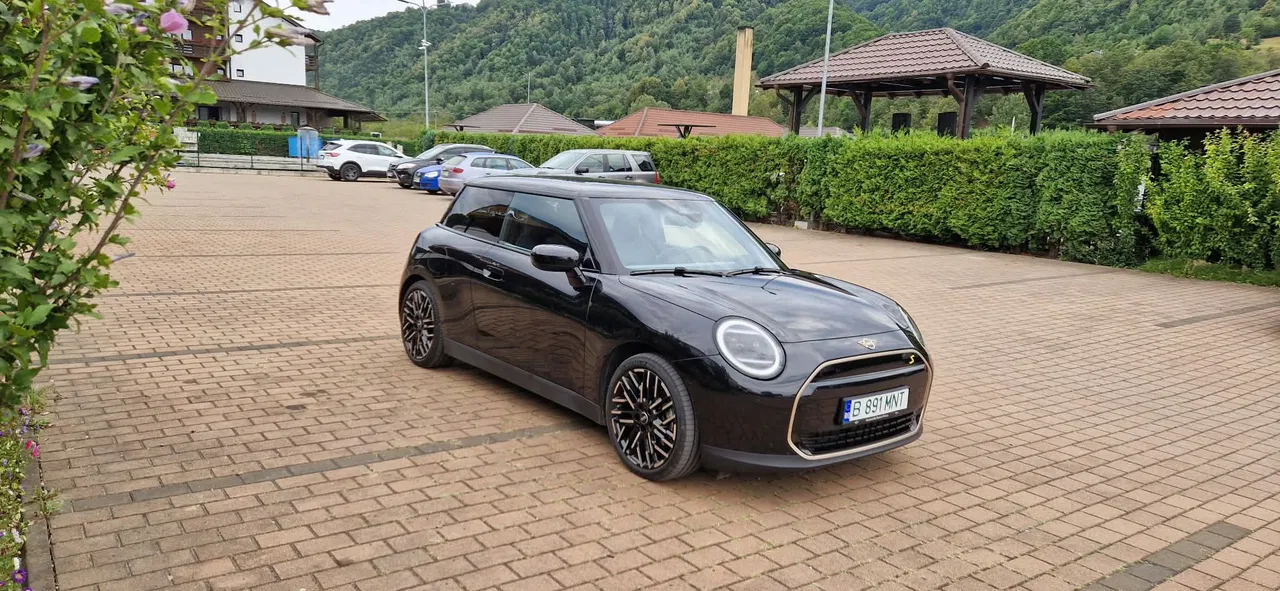 2025 MINI Cooper SE, 33 000 km, Rumunsko — foto 1