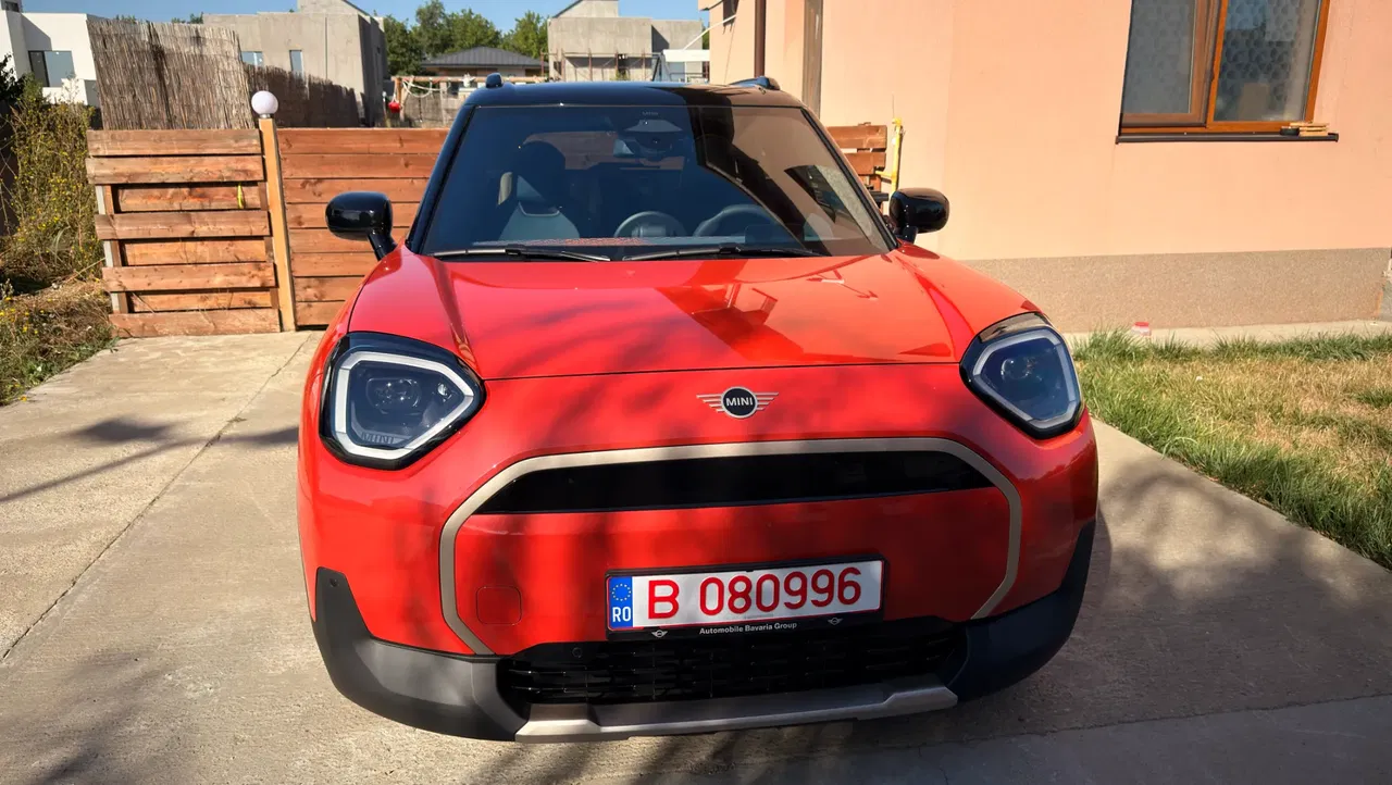 2025 MINI Aceman, 10 500 km, Rumunsko — foto 2 z 5