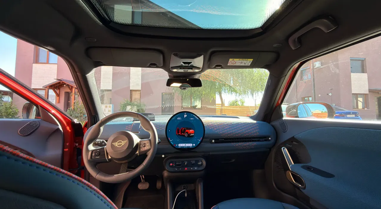 2025 MINI Aceman, 10 500 km, Rumunsko — foto 5 z 5