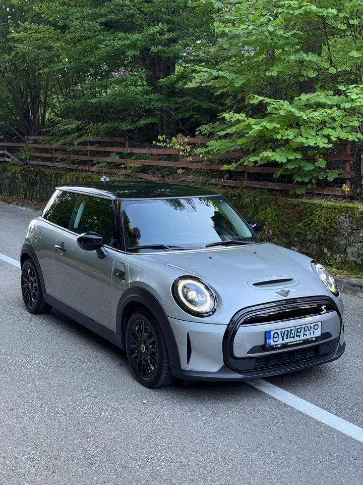 2023 MINI Cooper SE, 19 767 km, Rumunsko — foto 1