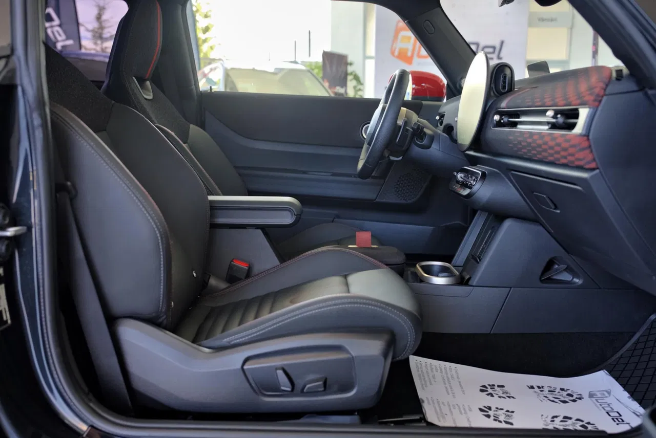 2025 MINI Cooper, 12 200 km, Rumunsko — foto 15 z 26