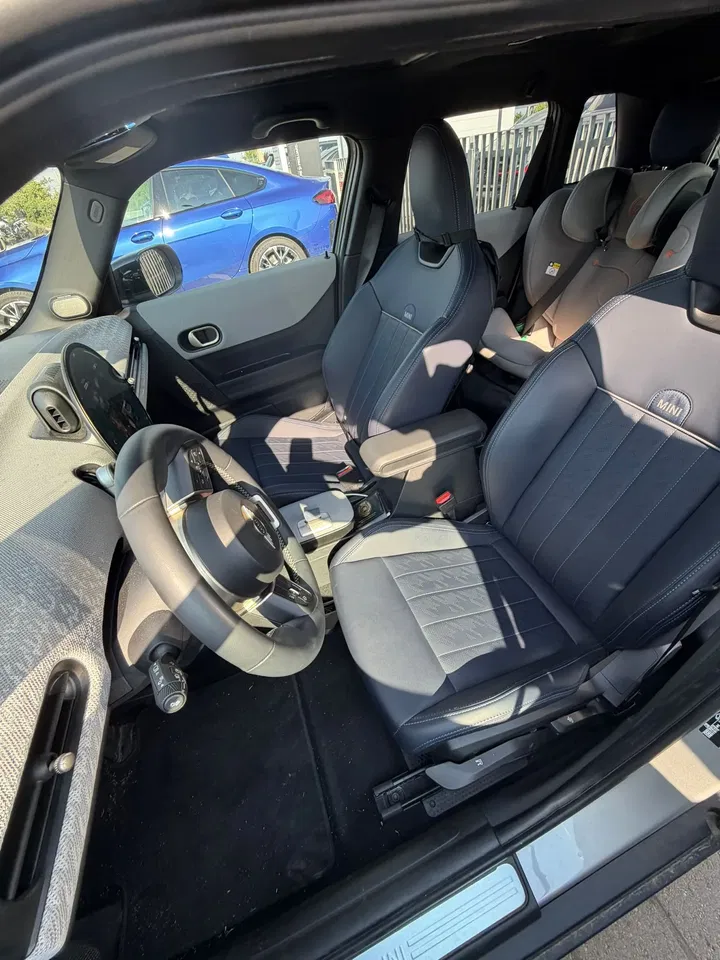 2024 MINI Cooper, 19 000 km, Rumunsko — foto 11 z 14