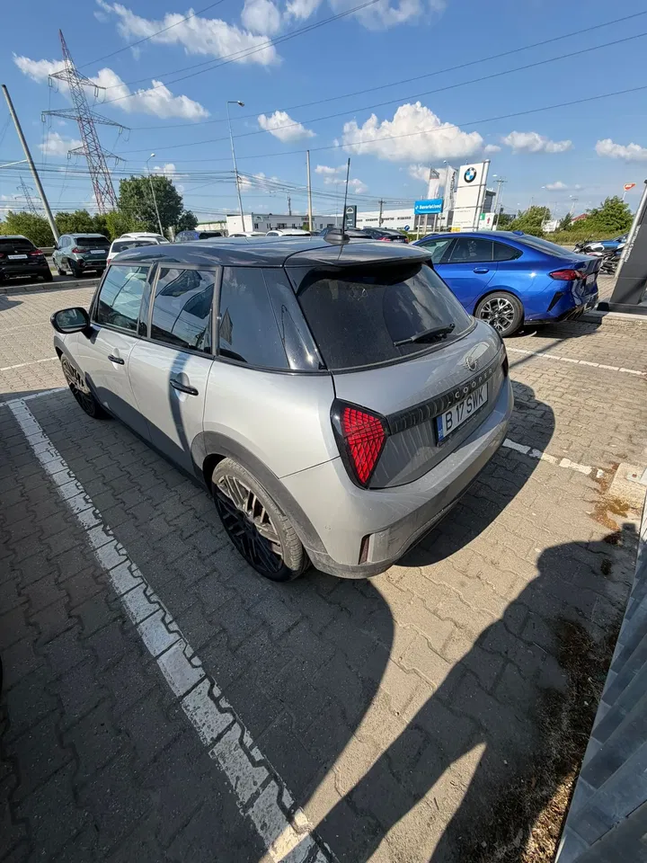 2024 MINI Cooper, 19 000 km, Rumunsko — foto 5 z 14
