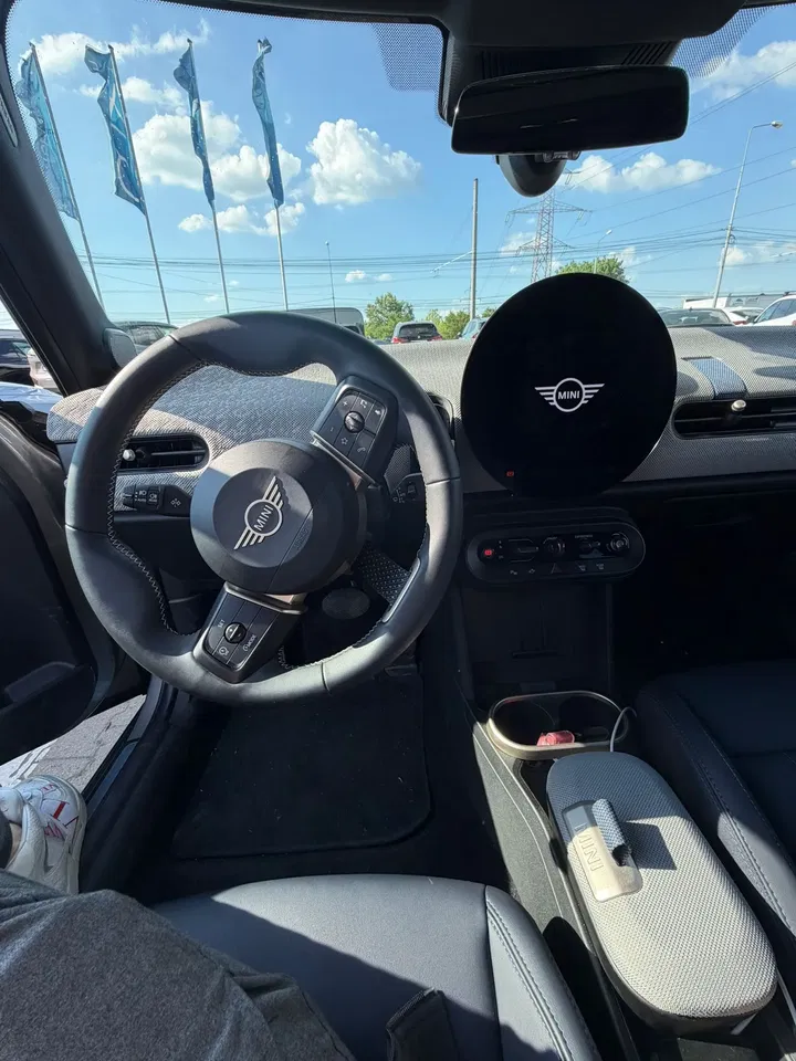 2024 MINI Cooper, 19 000 km, Rumunsko — foto 8 z 14