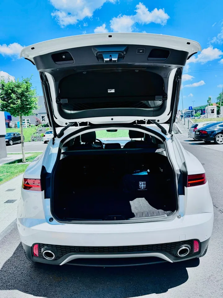 2020 Jaguar E-Pace, 111 540 km, Rumunsko — foto 13 z 14
