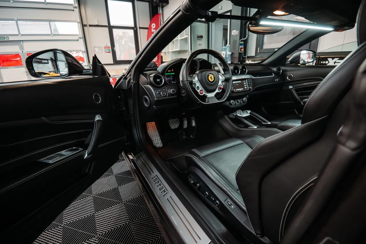 2015 Ferrari FF, 52 000 km, Rumunsko — foto 7 z 20