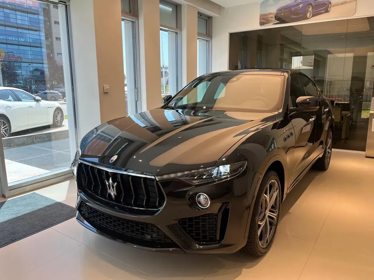 2022 Maserati Levante, 10 000 km, Rumunsko — foto 1