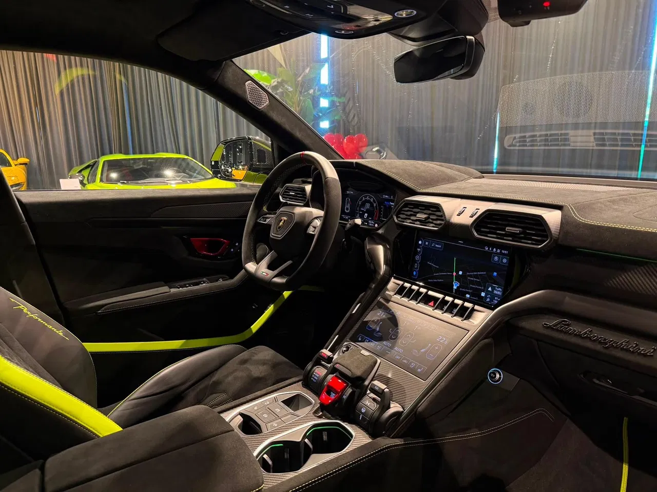 2023 Lamborghini URUS, 13 000 km, Rumunsko — foto 4 z 40