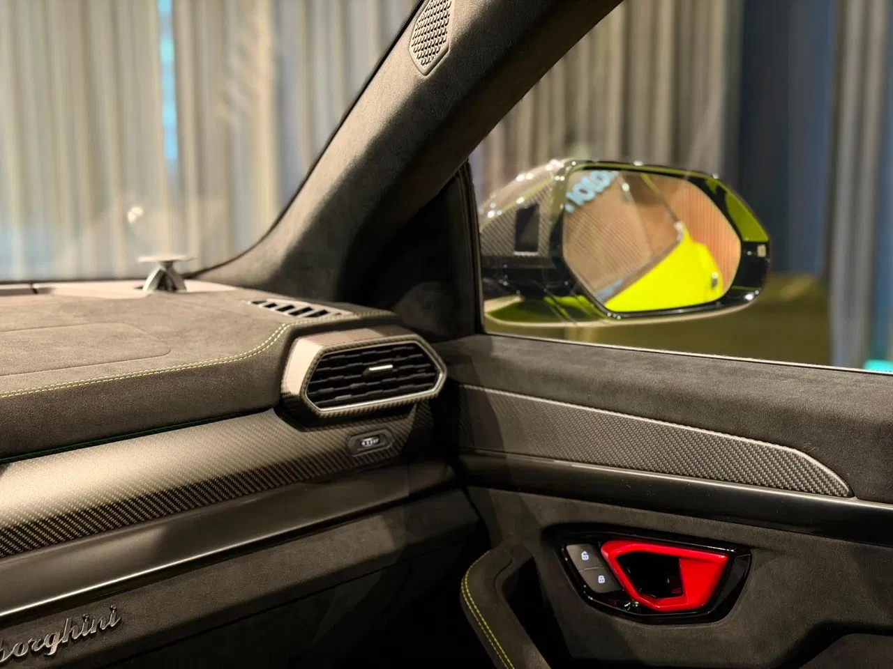 2023 Lamborghini URUS, 13 000 km, Rumunsko — foto 9 z 40