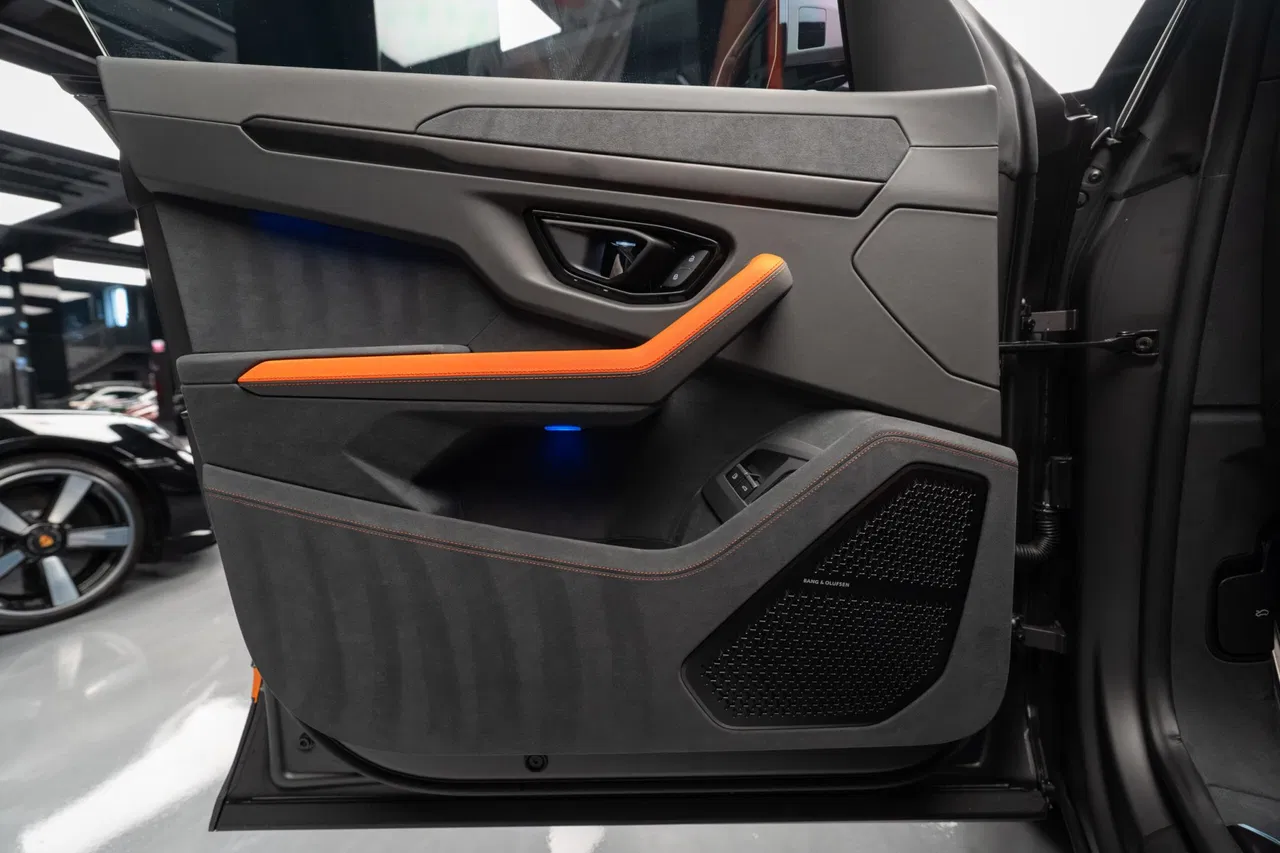 2026 Lamborghini URUS, 24 km, Rumunsko — foto 11 z 40