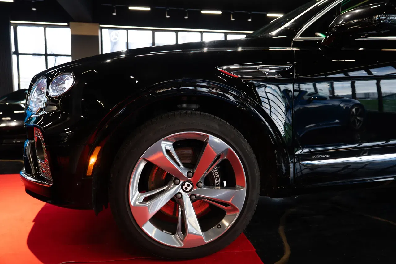 2023 Bentley Bentayga, 62 410 km, Rumunsko — foto 8 z 21
