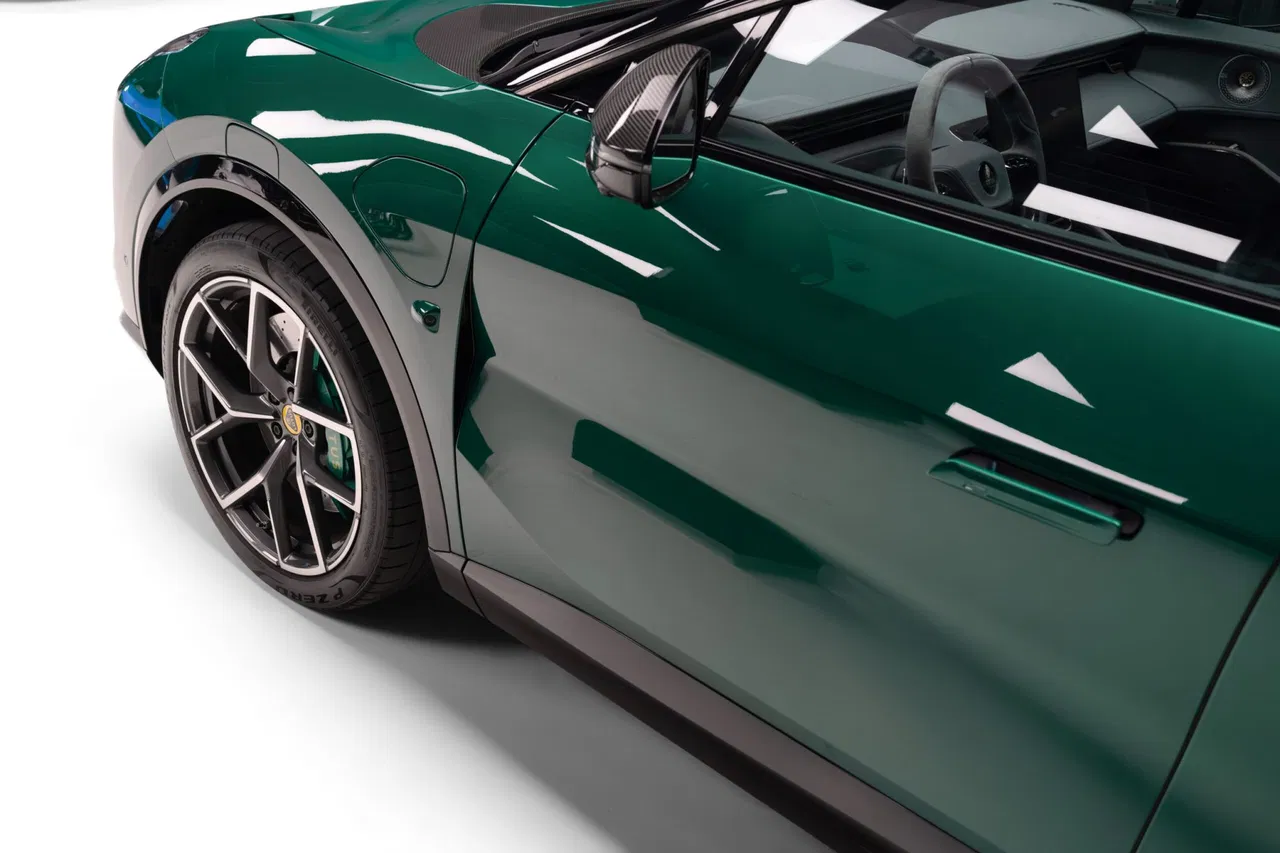 2023 Lotus Eletre, 14 000 km, Rumunsko — foto 7 z 40