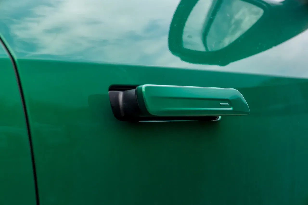 2023 Lotus Eletre, 82 000 km, Rumunsko — foto 14 z 40