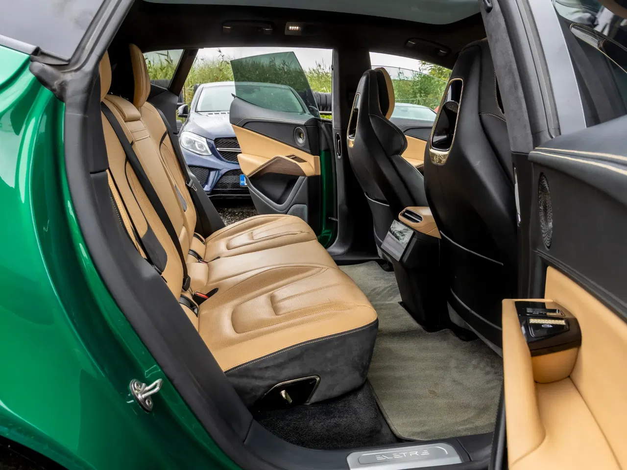 2023 Lotus Eletre, 82 000 km, Rumunsko — foto 6 z 40