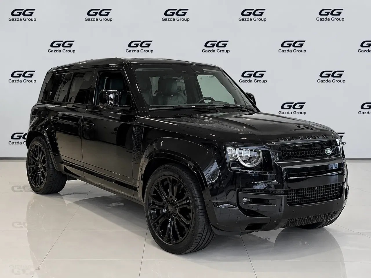 2026 Land Rover Defender, čierna, 10 km, Poľsko — foto 1