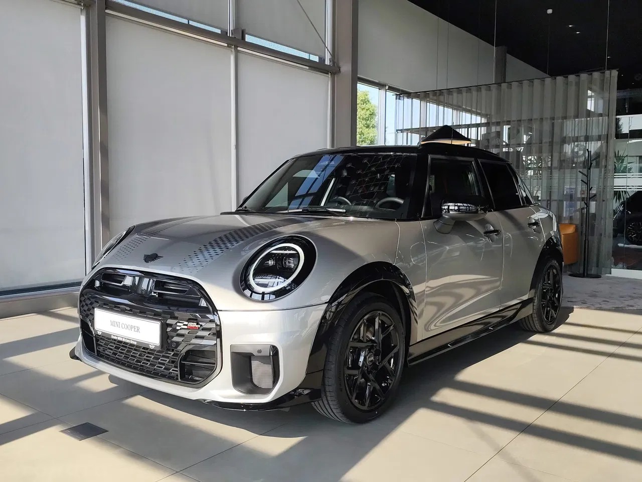 2026 MINI Cooper S, 1 km, Poľsko — foto 1
