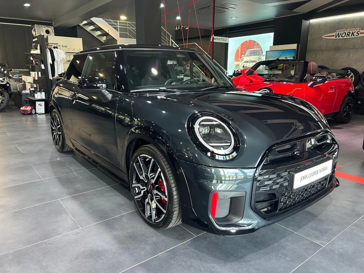 2026 MINI John Cooper Works, 10 km, Poľsko — foto 1