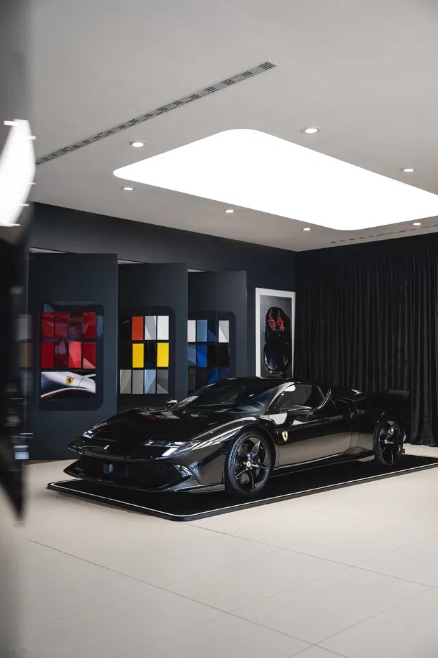 2026 Ferrari Testarossa, 4 000 km, Poľsko — foto 4 z 25