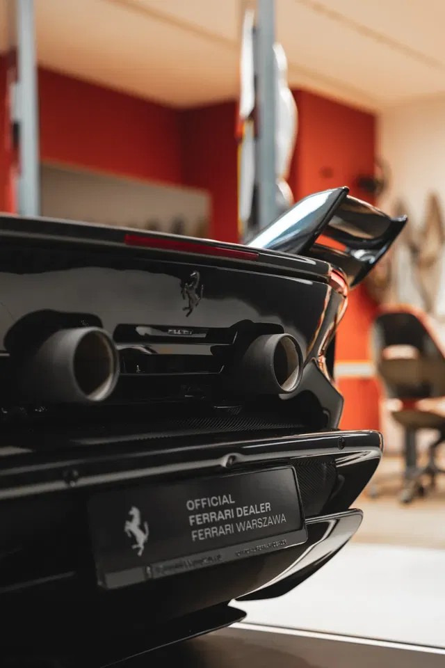 2026 Ferrari Testarossa, 4 000 km, Poľsko — foto 9 z 25