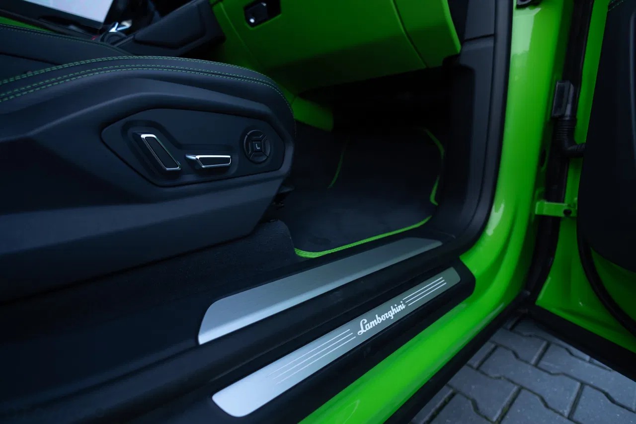 2022 Lamborghini Urus, 25 000 km, Poľsko — foto 14 z 32