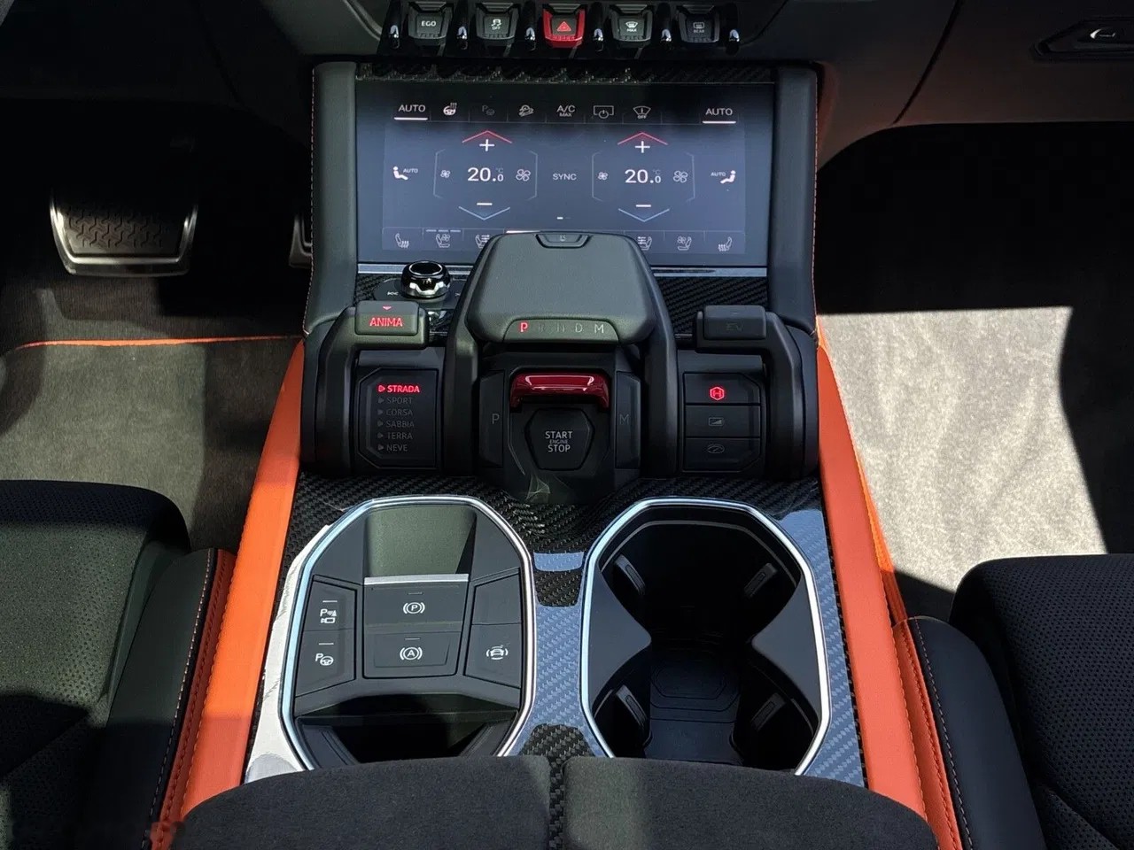 2026 Lamborghini Urus, 200 km, Poľsko — foto 11 z 23