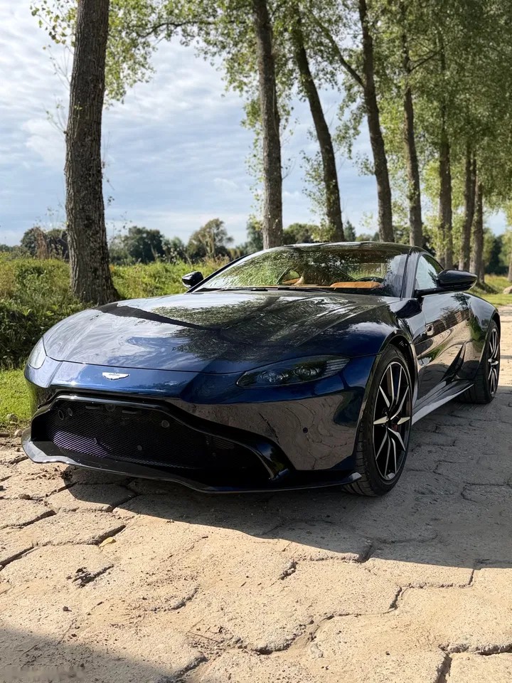 2019 Aston Martin Vantage, 27 900 km, Poľsko — foto 1