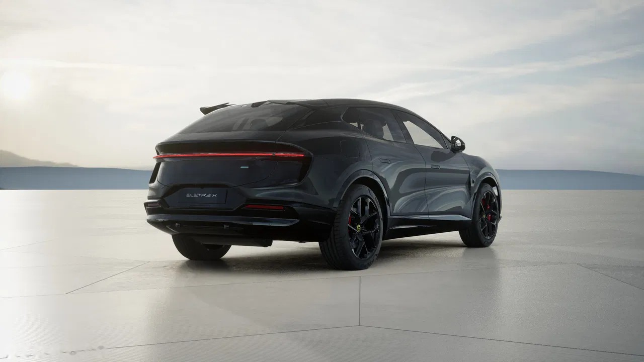 2026 Lotus Eletre, 5 km, Poľsko — foto 3 z 15