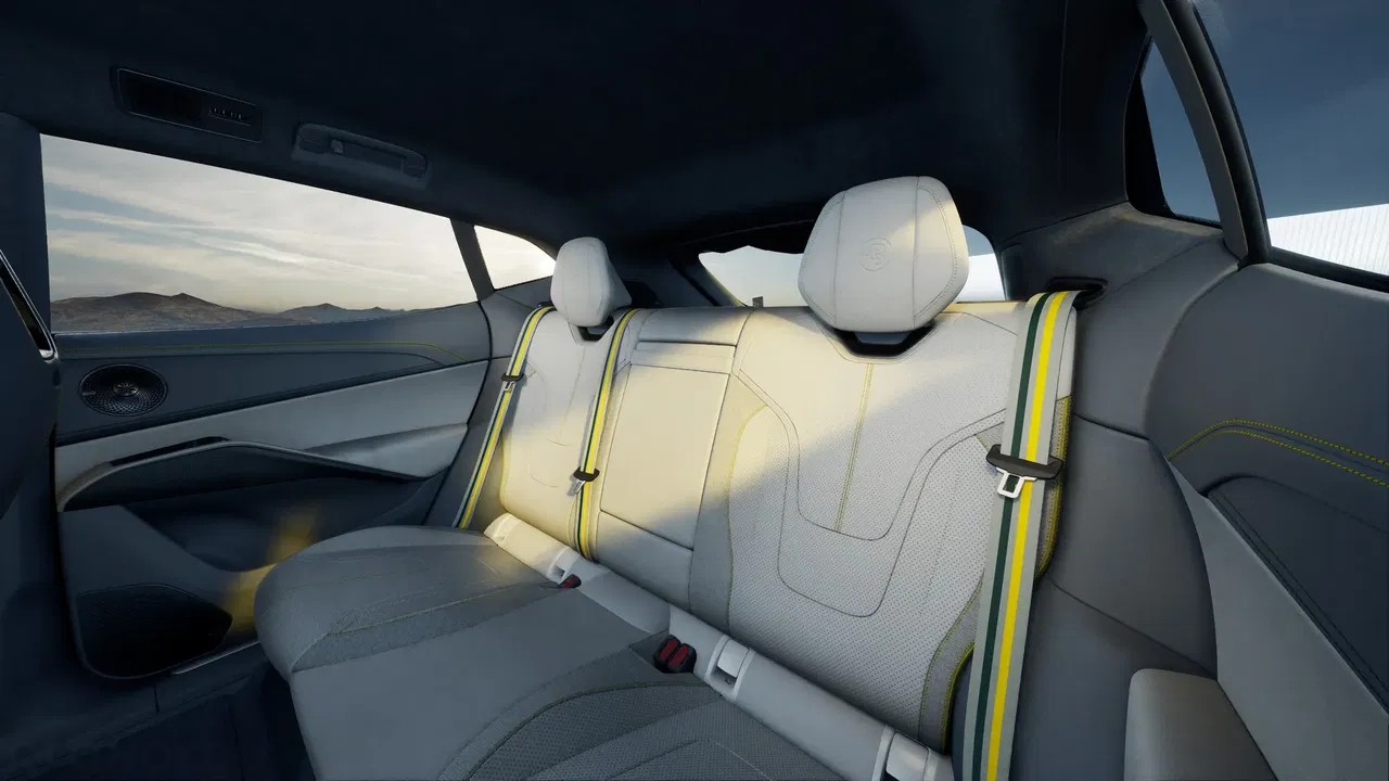2026 Lotus Eletre, 5 km, Poľsko — foto 9 z 15