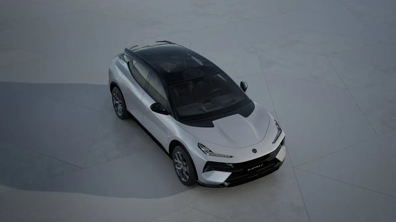 2026 Lotus Eletre, 5 km, Poľsko — foto 2 z 16