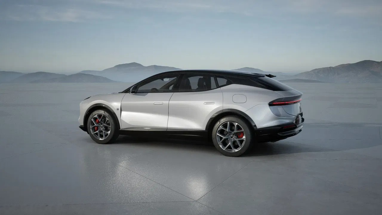 2026 Lotus Eletre, 5 km, Poľsko — foto 3 z 15