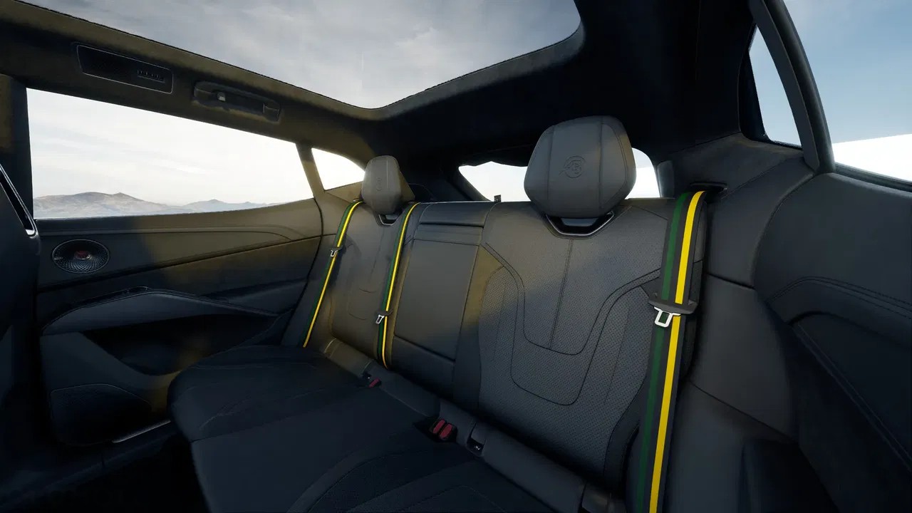 2026 Lotus Eletre, 5 km, Poľsko — foto 9 z 15