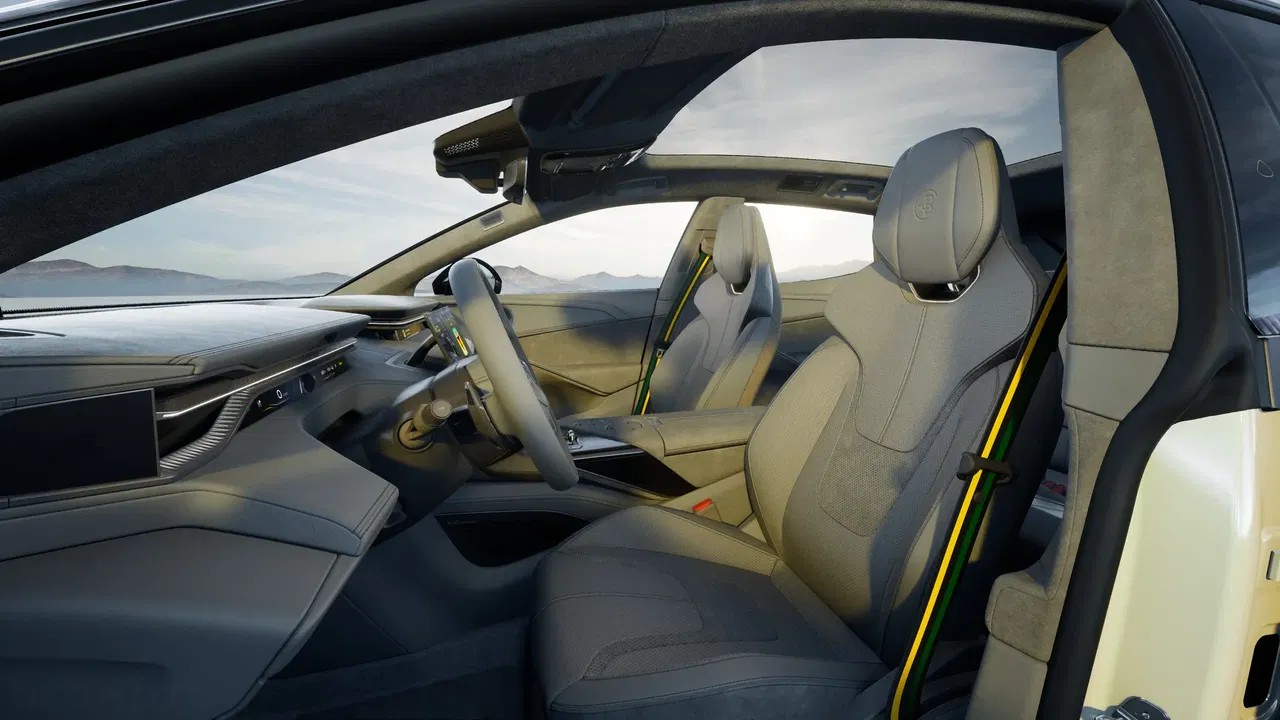 2026 Lotus Eletre, 5 km, Poľsko — foto 13 z 15
