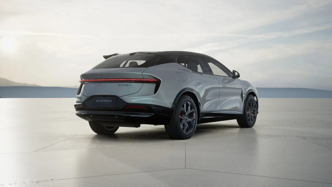 2026 Lotus Eletre, 5 km, Poľsko — foto 3 z 15
