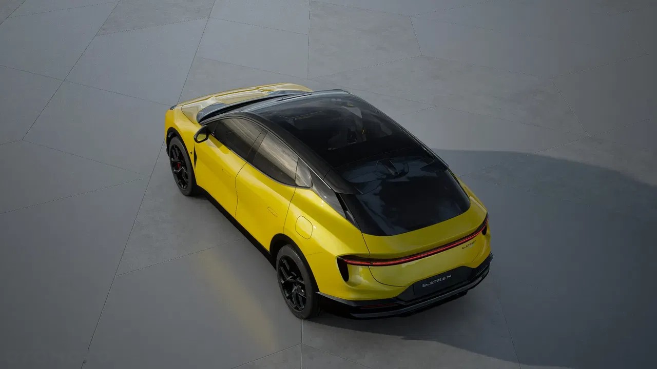 2026 Lotus Eletre, 5 km, Poľsko — foto 2 z 15