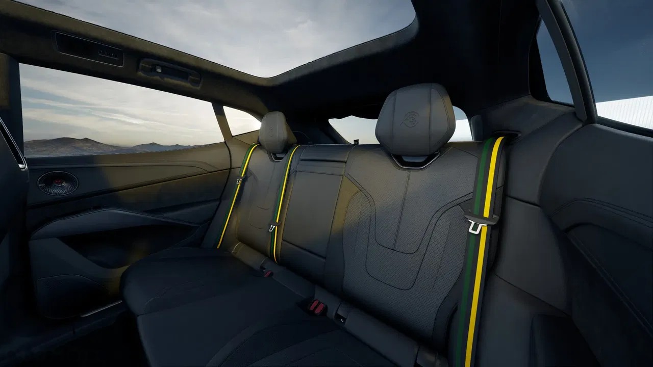 2026 Lotus Eletre, 5 km, Poľsko — foto 9 z 15