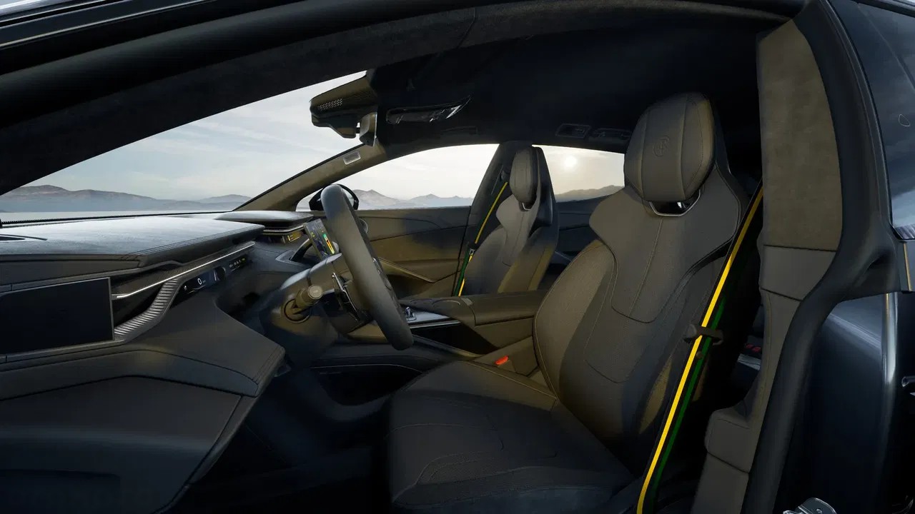 2026 Lotus Eletre, 5 km, Poľsko — foto 13 z 15