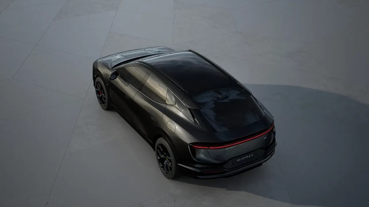 2026 Lotus Eletre, 5 km, Poľsko — foto 3 z 15