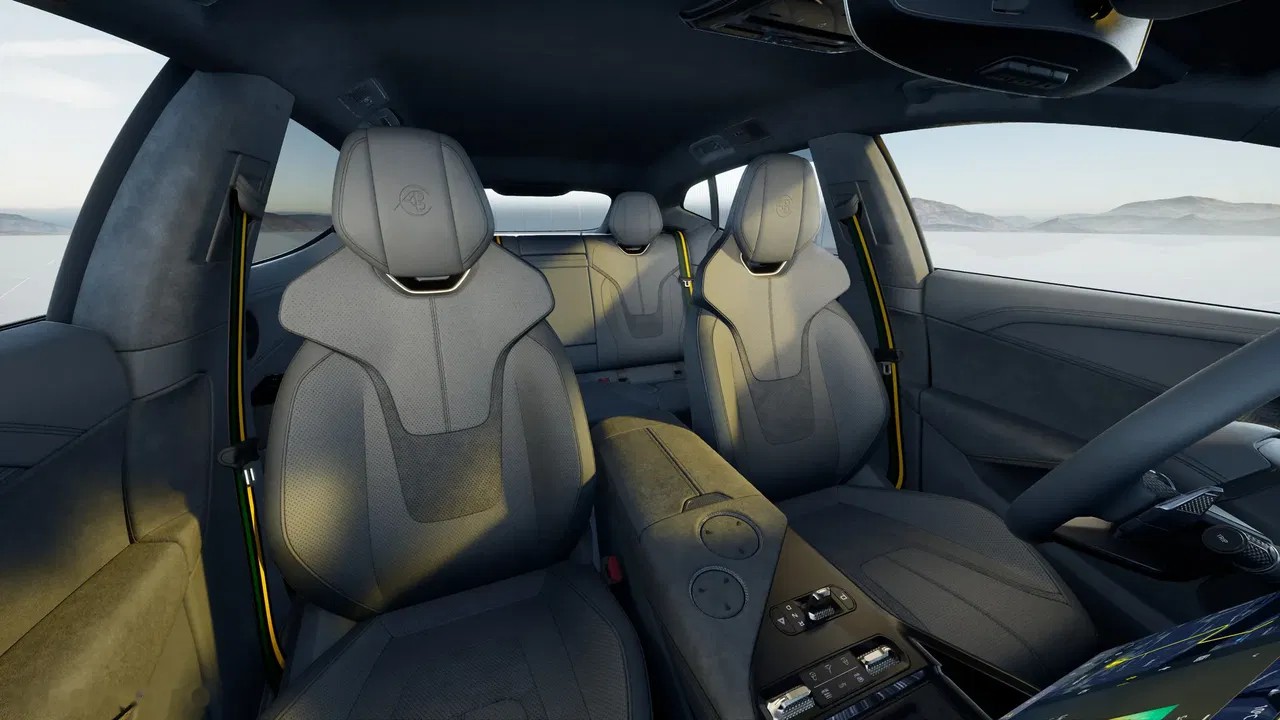 2026 Lotus Eletre, 5 km, Poľsko — foto 10 z 13