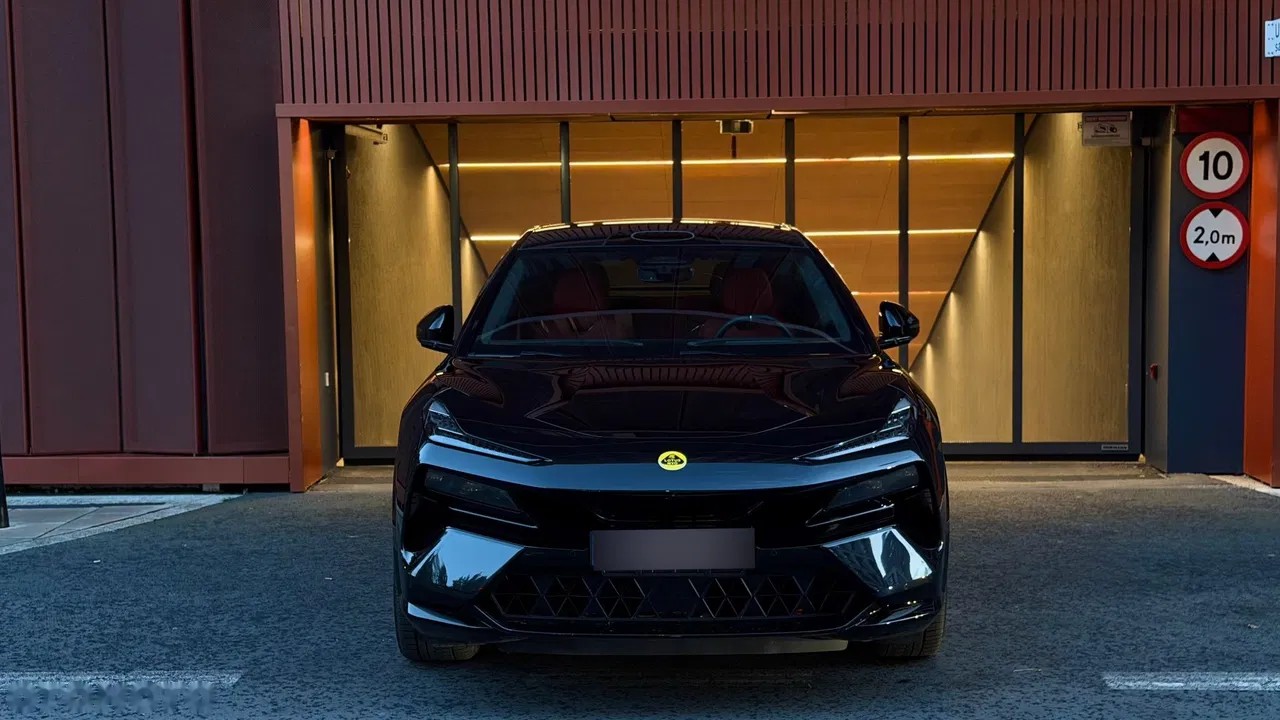 2024 Lotus Eletre, 1 900 km, Poľsko — foto 2 z 18
