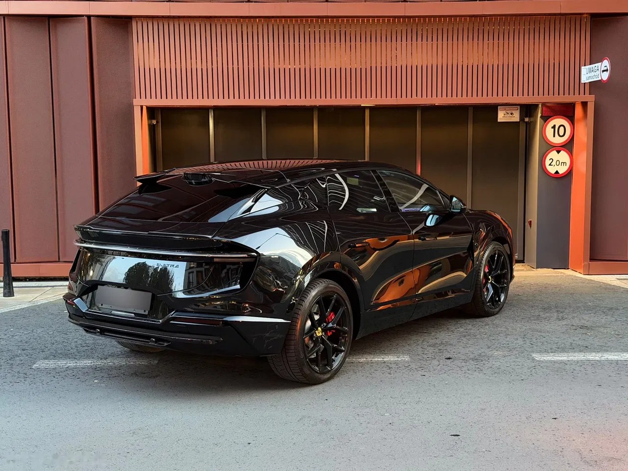 2024 Lotus Eletre, 1 900 km, Poľsko — foto 5 z 18