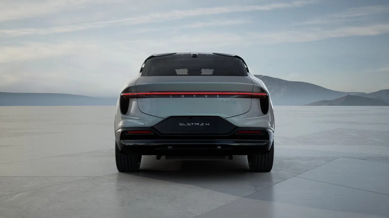 2026 Lotus Eletre, 5 km, Poľsko — foto 10 z 10