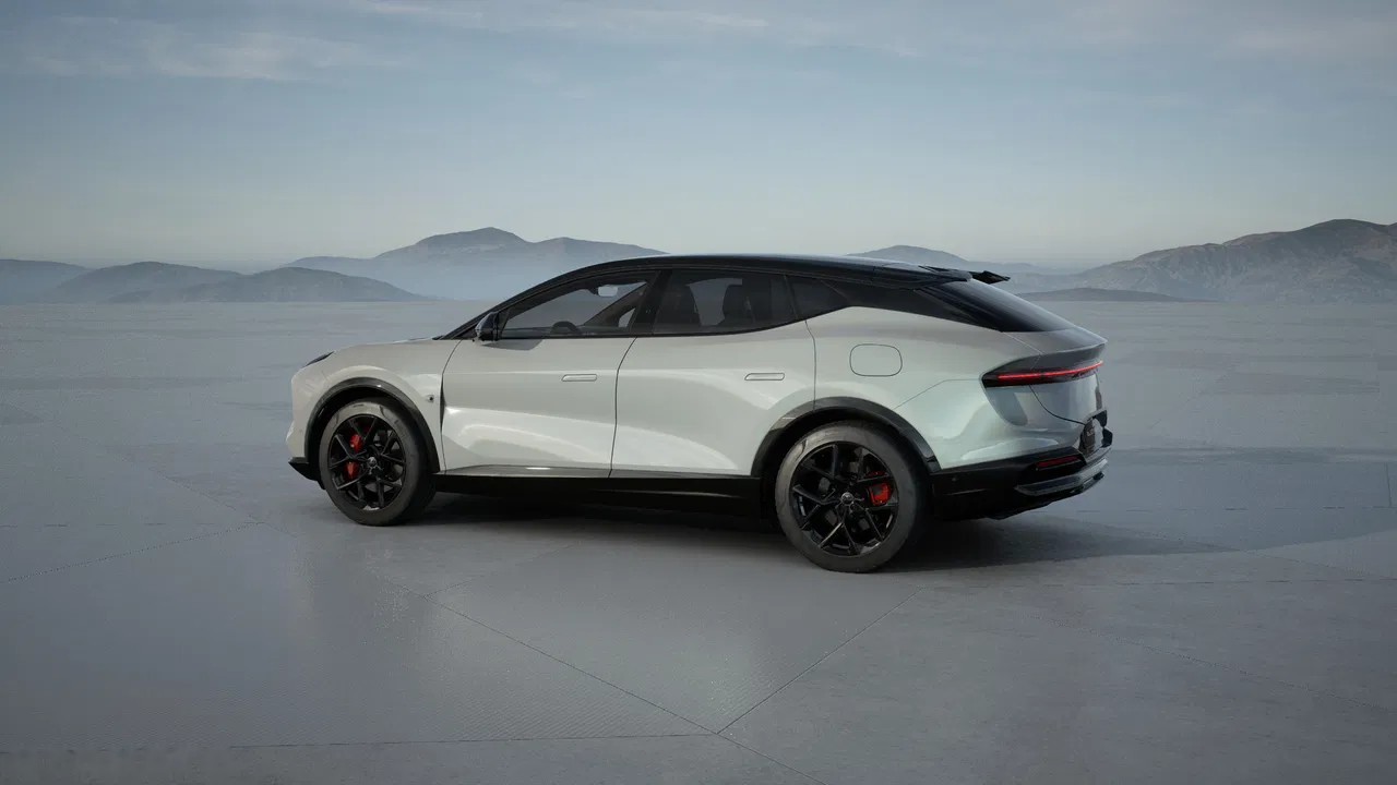 2026 Lotus Eletre, 5 km, Poľsko — foto 3 z 10