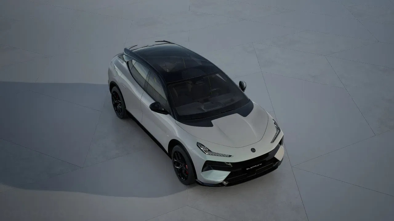 2026 Lotus Eletre, 5 km, Poľsko — foto 7 z 10