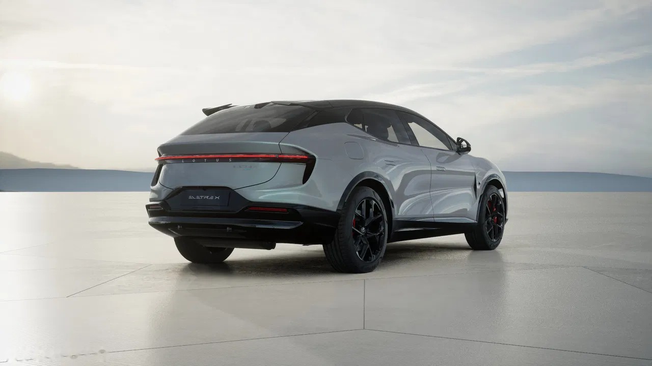 2026 Lotus Eletre, 5 km, Poľsko — foto 9 z 10