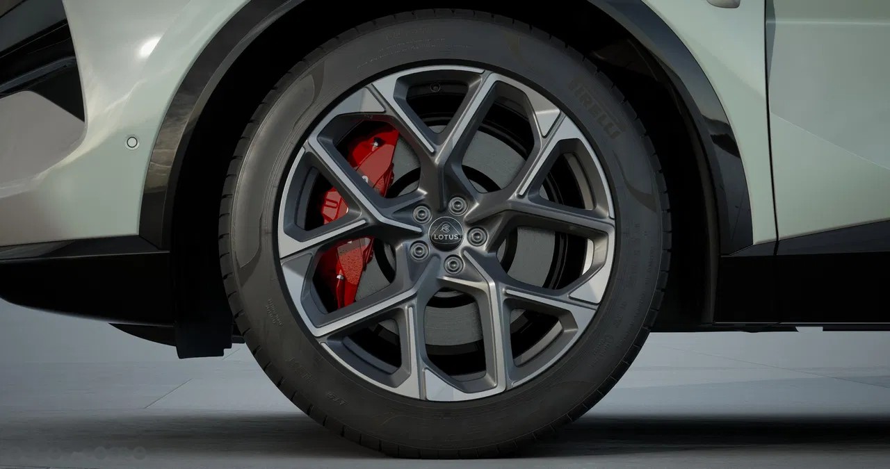 2026 Lotus Eletre, 5 km, Poľsko — foto 2 z 8