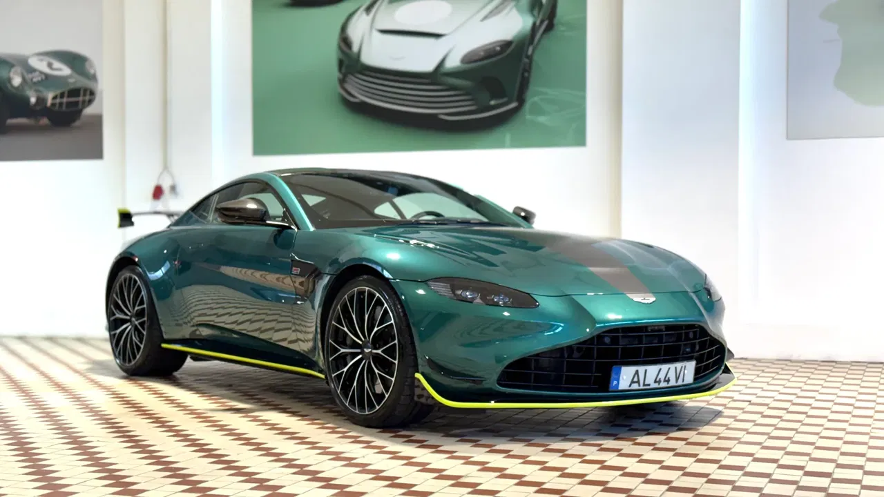 Aston Martin Vantage Coupe, 18 700 km, Portugalsko — foto 1