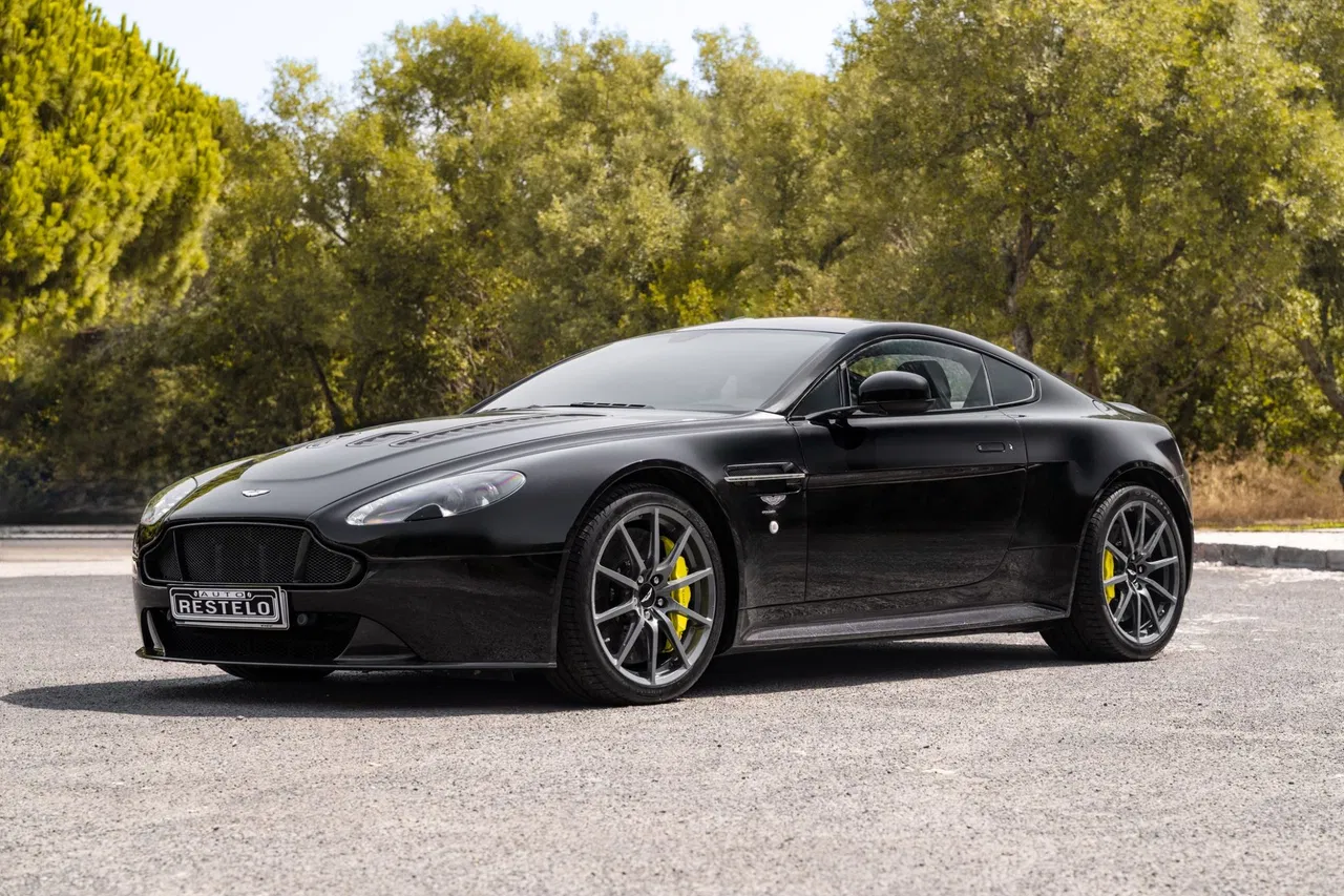Aston Martin Vantage Coupe, 25 200 km, Portugalsko — foto 1