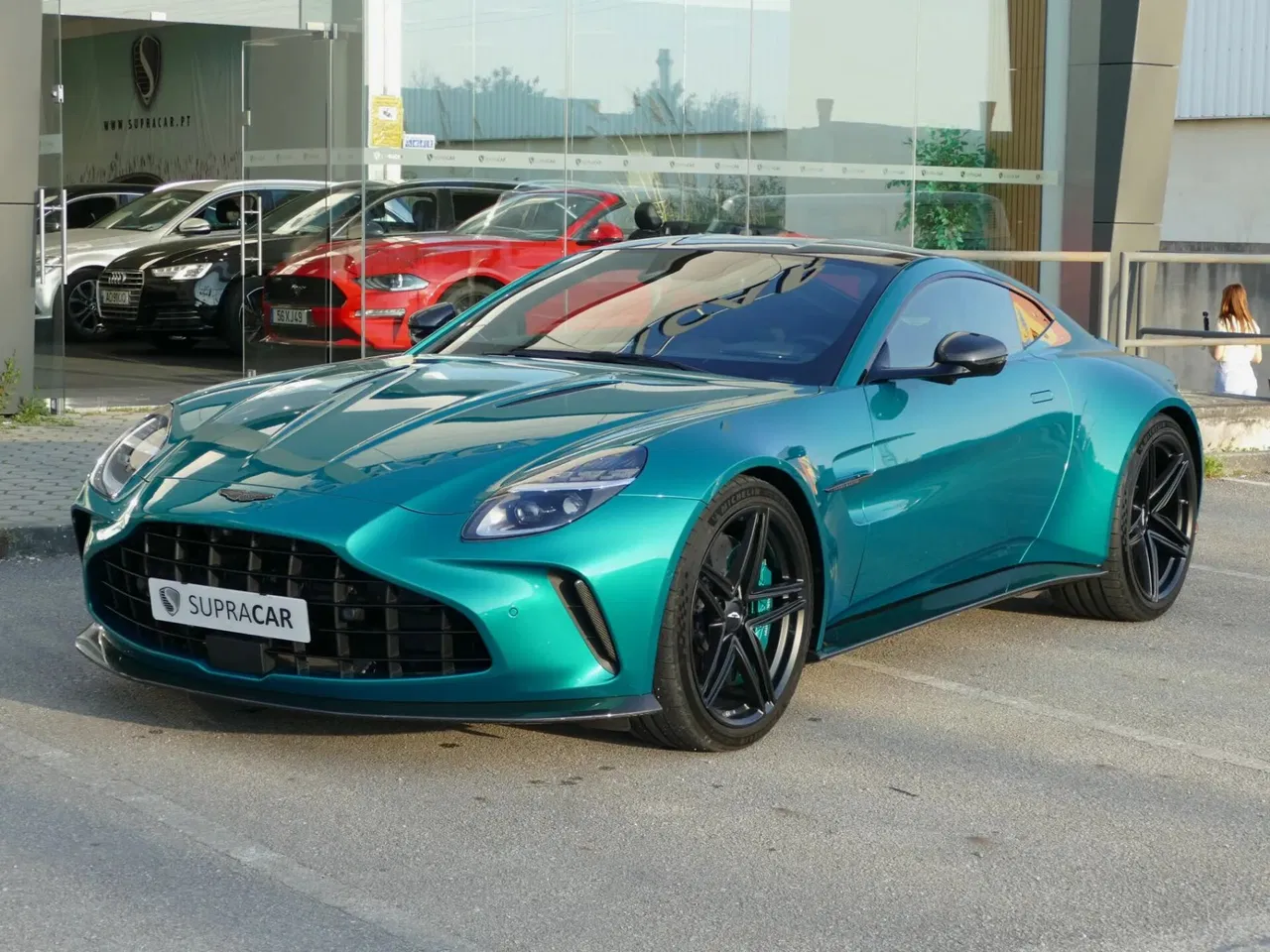 Aston Martin Vantage Coupe, 22 000 km, Portugalsko — foto 1