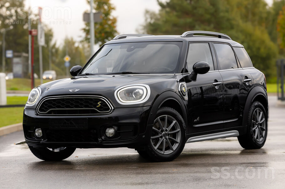 2017 MINI Countryman, Lotyšsko — foto 1